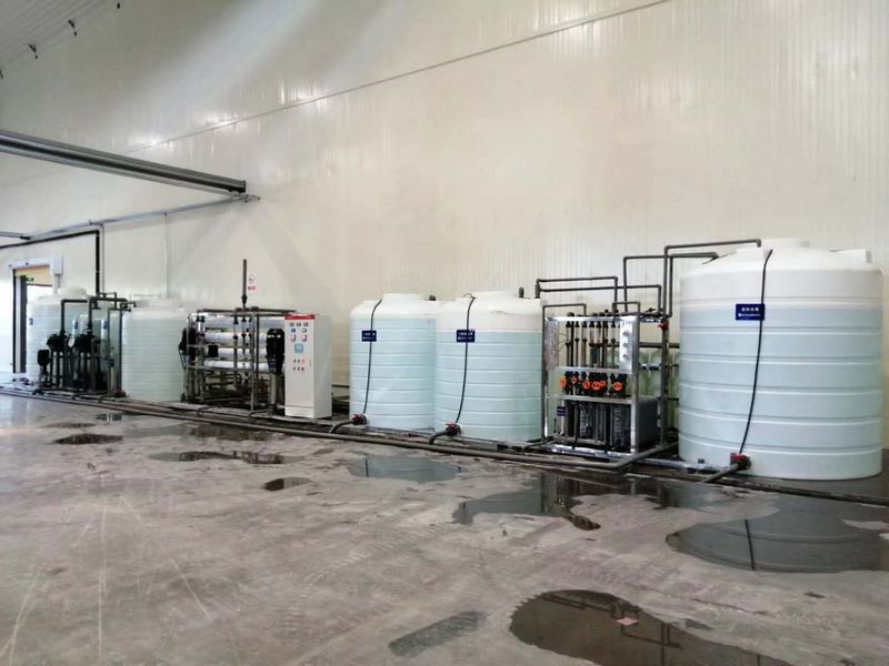 8吨水驻极超纯水设备安装调试完成。
